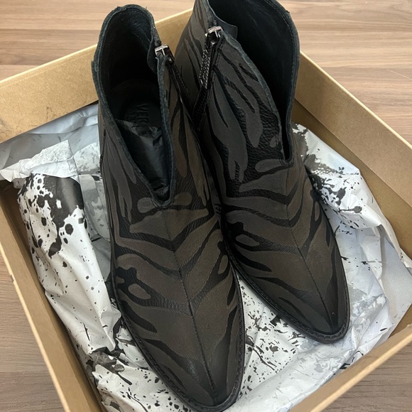 Leather Boots - Picture 7 of 8